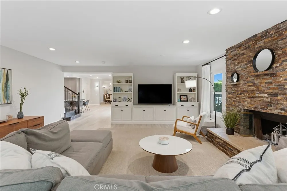 22702 Califa Street Woodland Hills, CA 91367