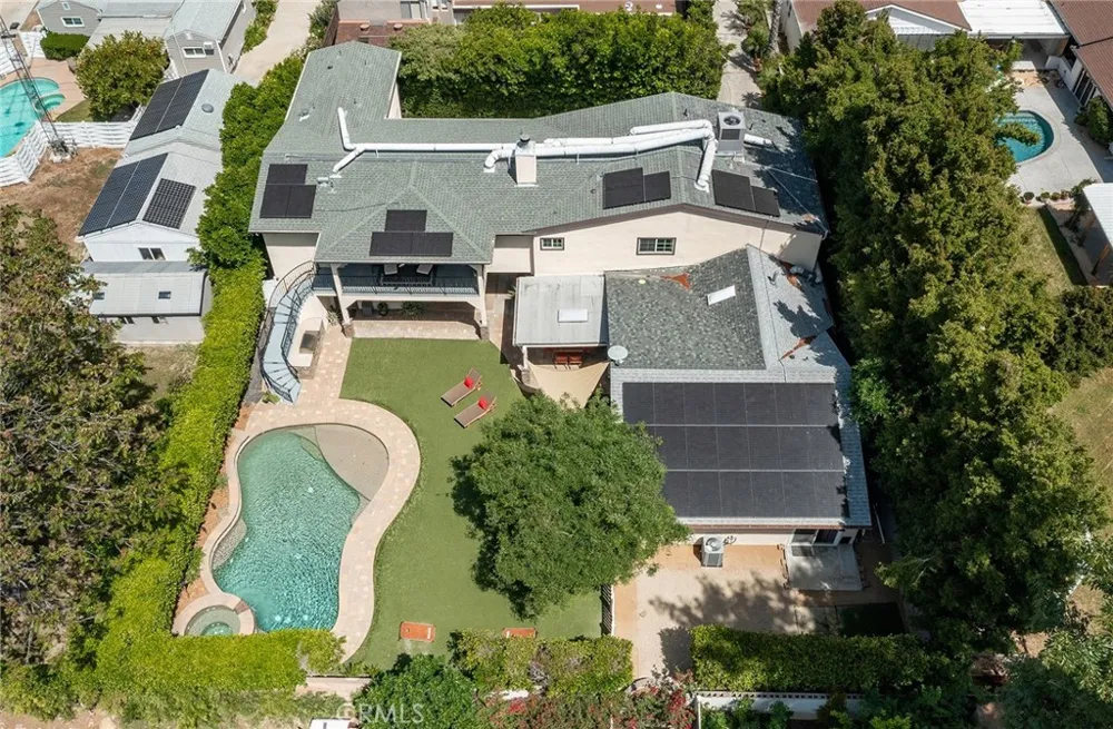 22702 Califa Street Woodland Hills, CA 91367