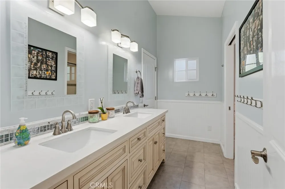 22702 Califa Street Woodland Hills, CA 91367