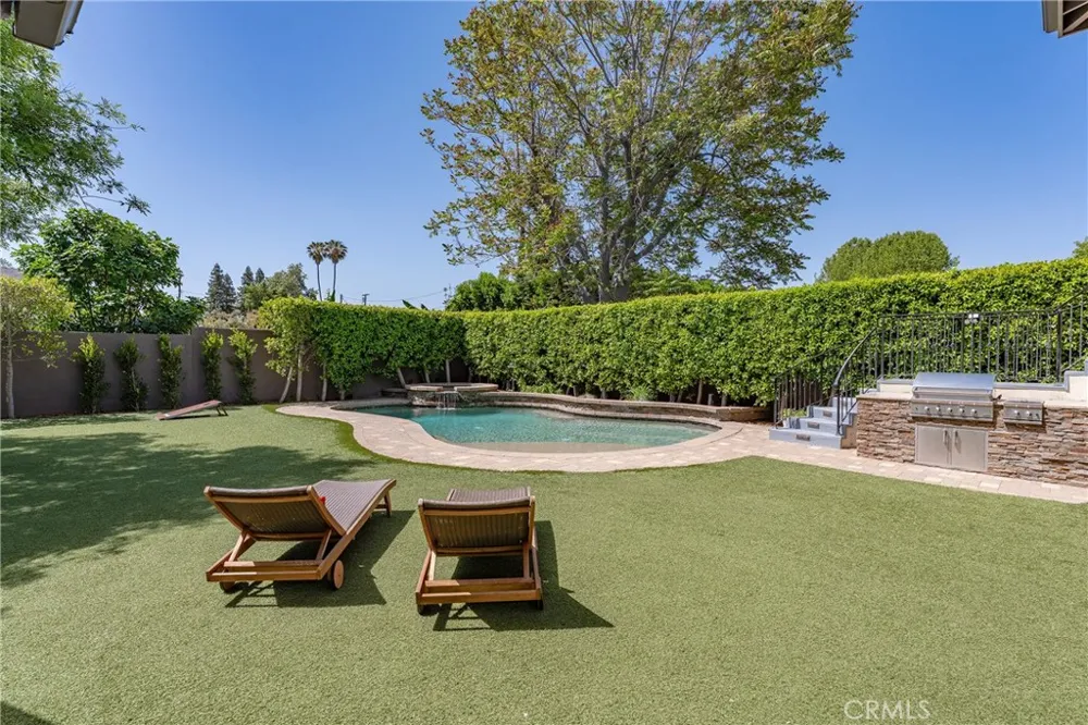 22702 Califa Street Woodland Hills, CA 91367