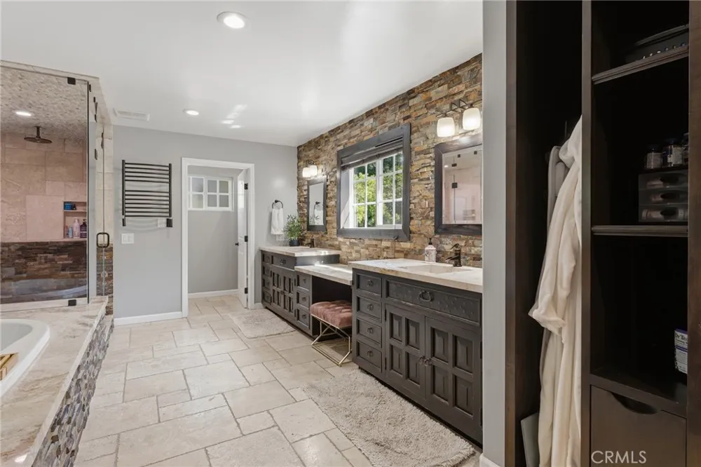 22702 Califa Street Woodland Hills, CA 91367