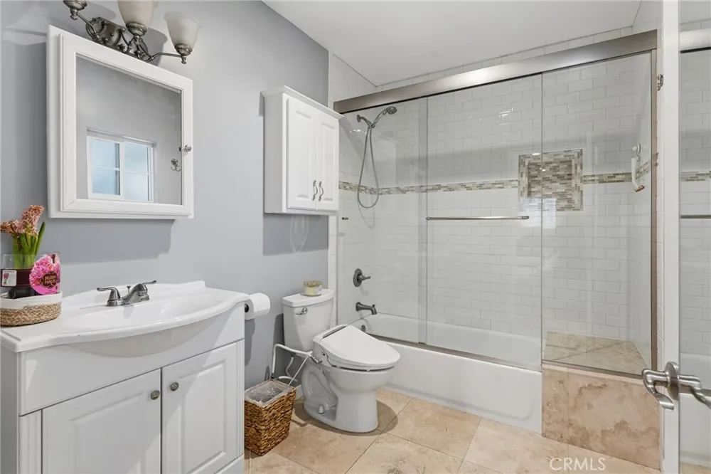 22702 Califa Street Woodland Hills, CA 91367