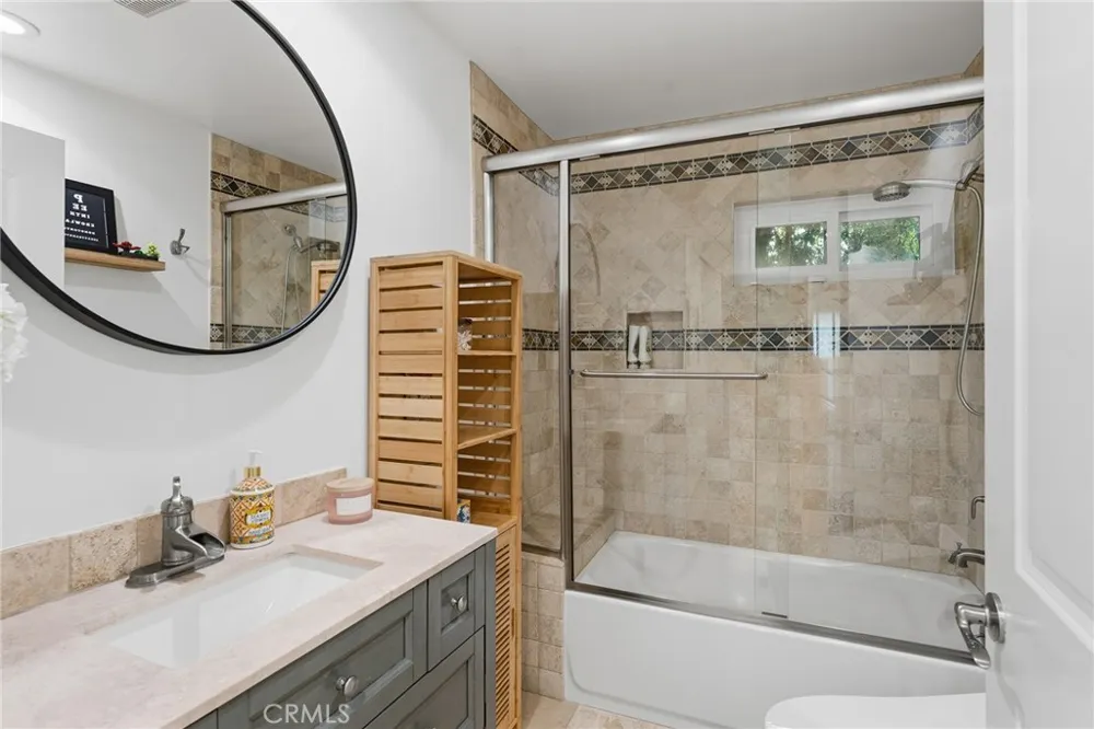 22702 Califa Street Woodland Hills, CA 91367