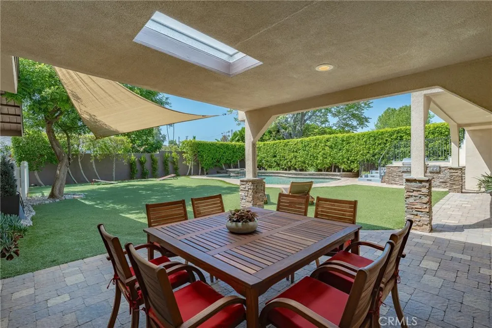 22702 Califa Street Woodland Hills, CA 91367