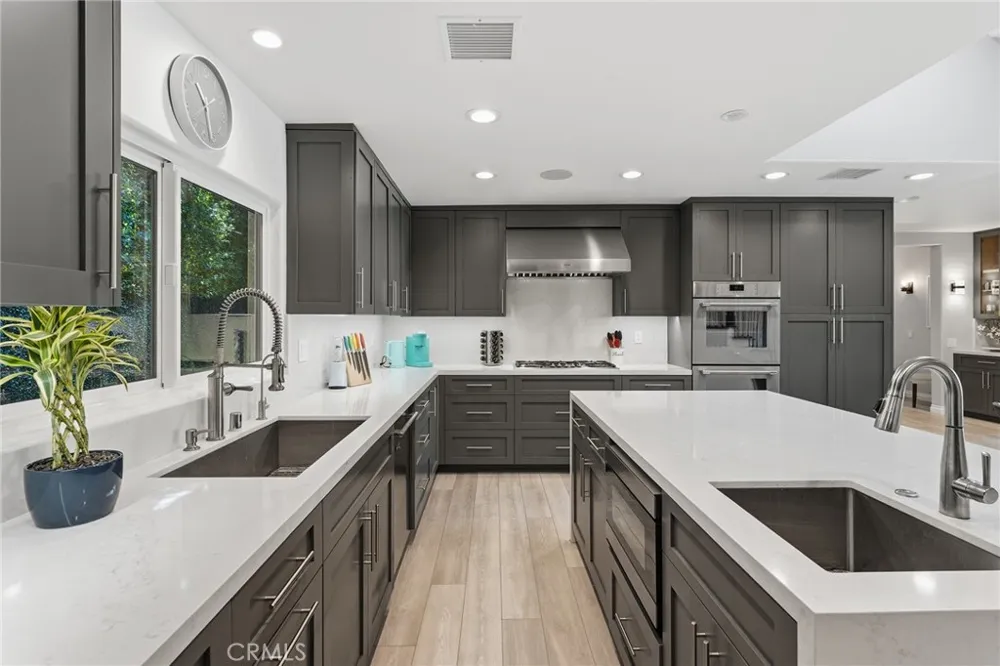 22702 Califa Street Woodland Hills, CA 91367