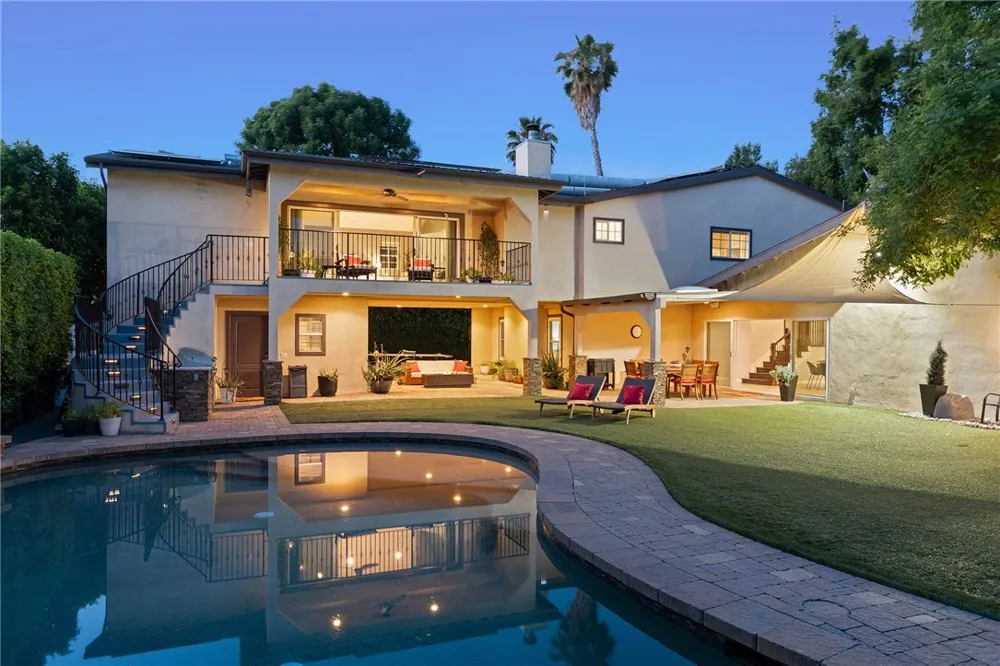 22702 Califa Street Woodland Hills, CA 91367