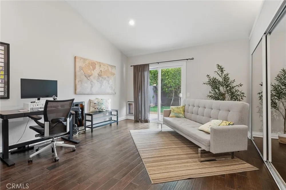 22702 Califa Street Woodland Hills, CA 91367