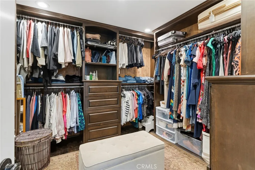 22702 Califa Street Woodland Hills, CA 91367