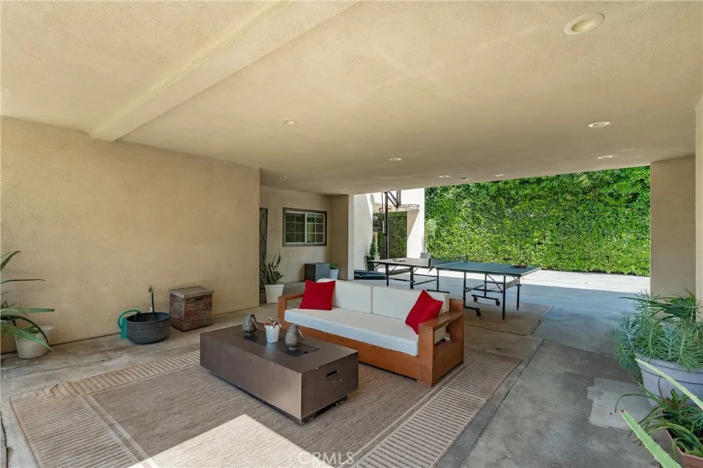 22702 Califa Street Woodland Hills, CA 91367