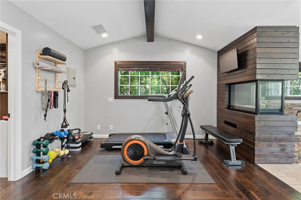 22702 Califa Street Woodland Hills, CA 91367