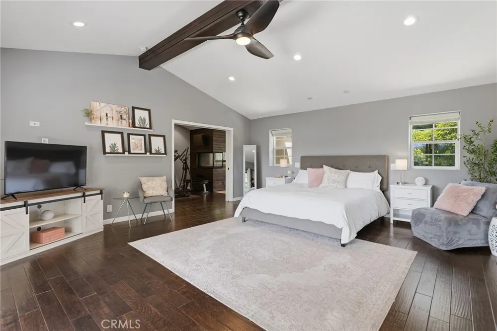 22702 Califa Street Woodland Hills, CA 91367