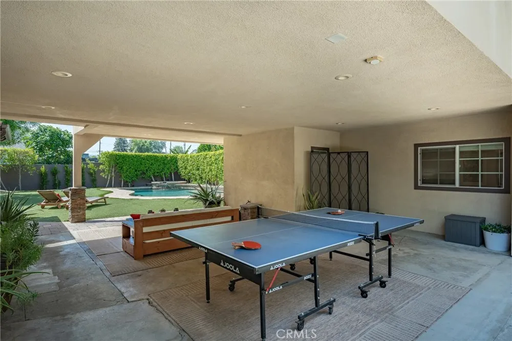 22702 Califa Street Woodland Hills, CA 91367