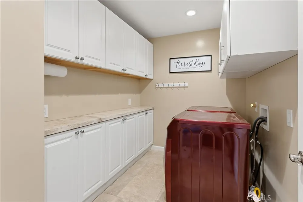 22702 Califa Street Woodland Hills, CA 91367