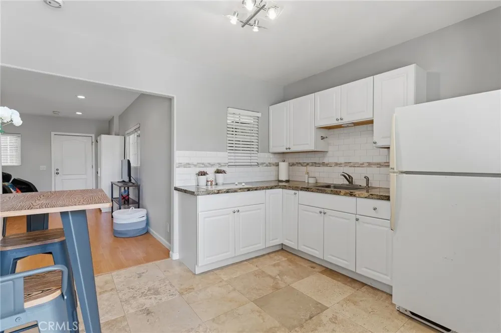 22702 Califa Street Woodland Hills, CA 91367