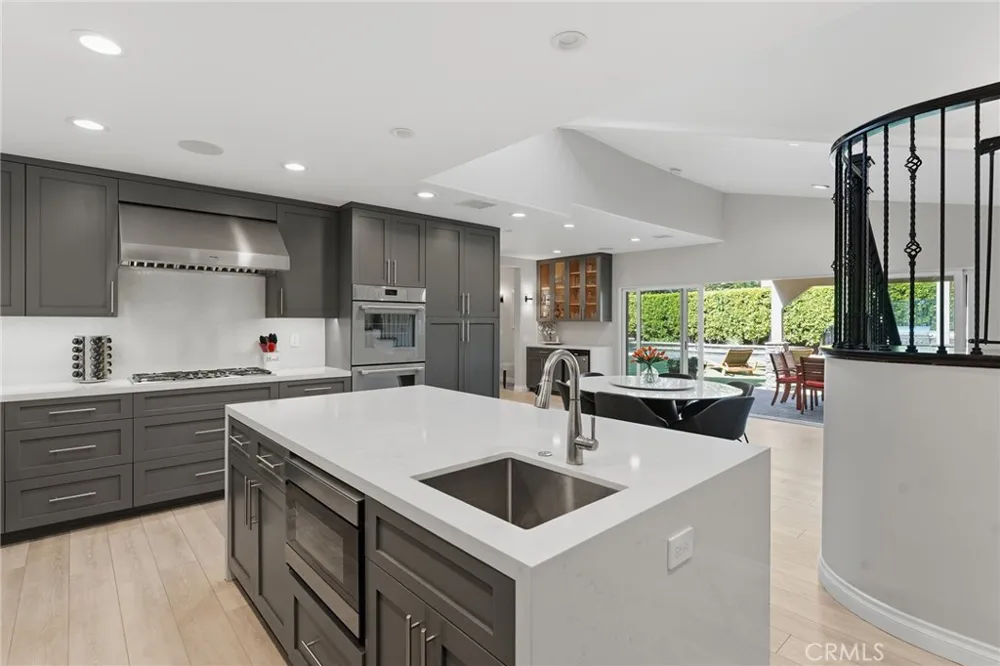 22702 Califa Street Woodland Hills, CA 91367