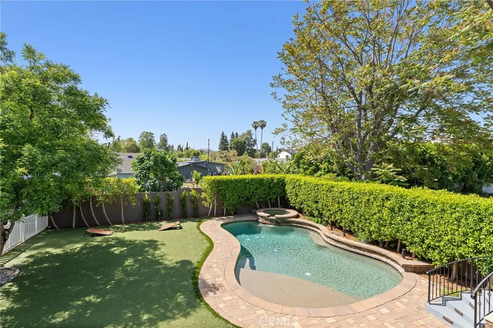 22702 Califa Street Woodland Hills, CA 91367