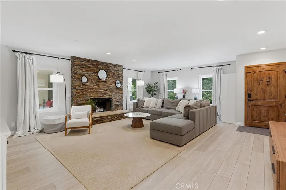 22702 Califa Street Woodland Hills, CA 91367