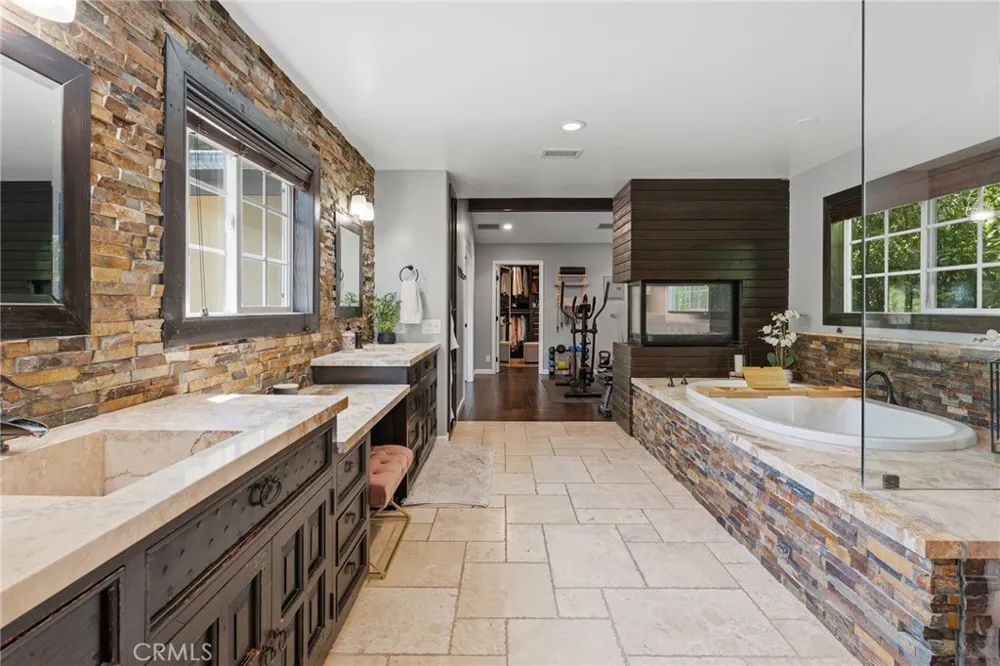 22702 Califa Street Woodland Hills, CA 91367