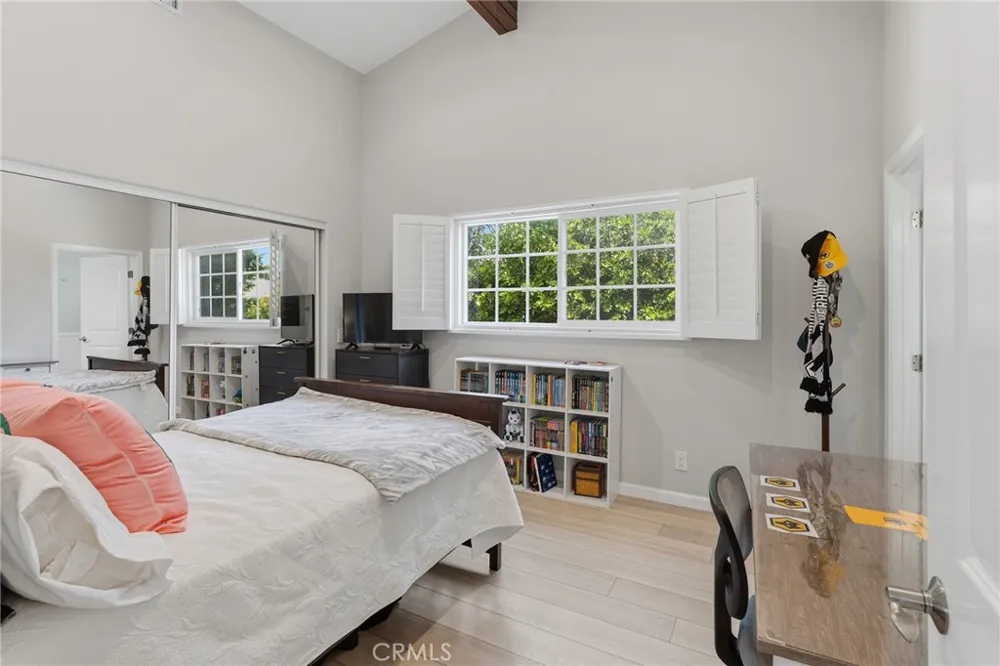 22702 Califa Street Woodland Hills, CA 91367