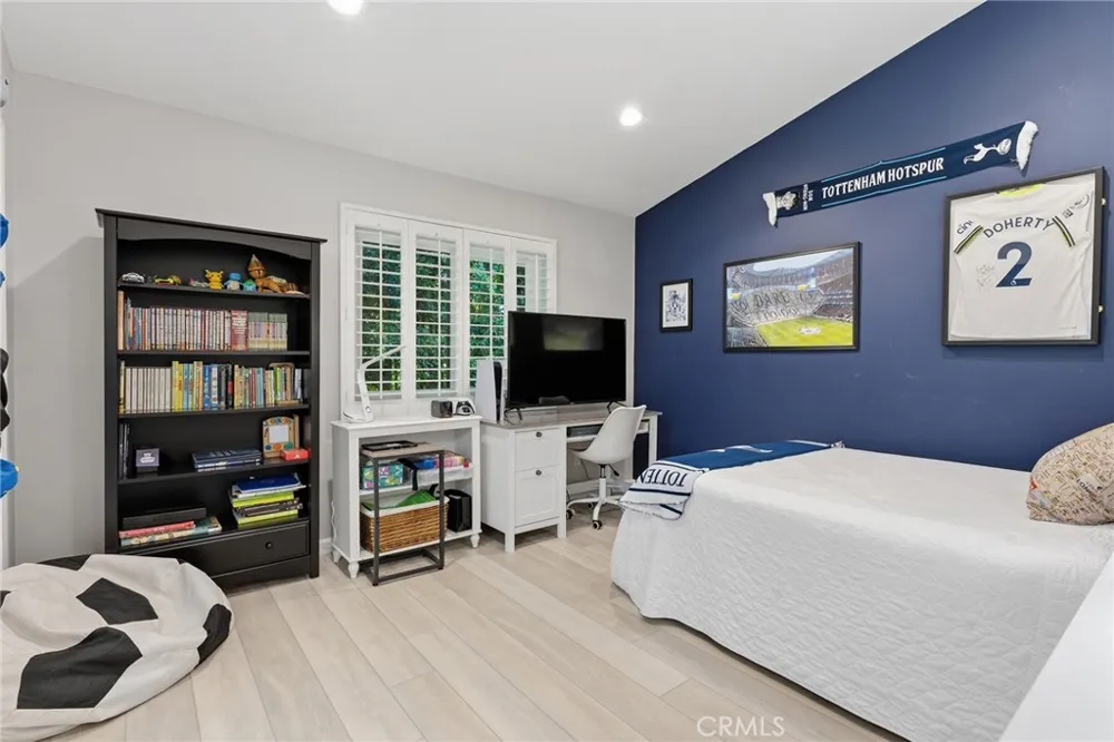 22702 Califa Street Woodland Hills, CA 91367