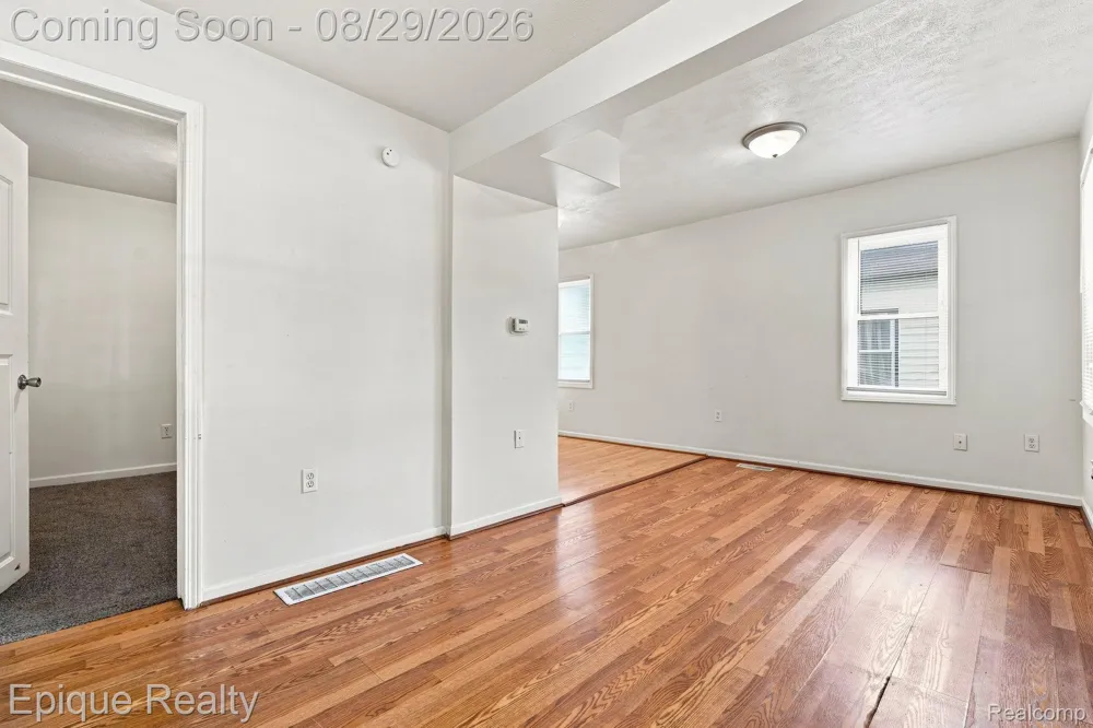 816 Comfort Street Lansing City, MI 48915