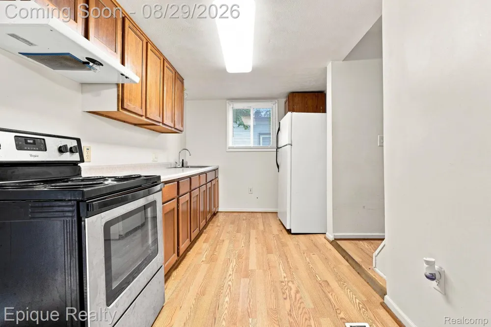 816 Comfort Street Lansing City, MI 48915