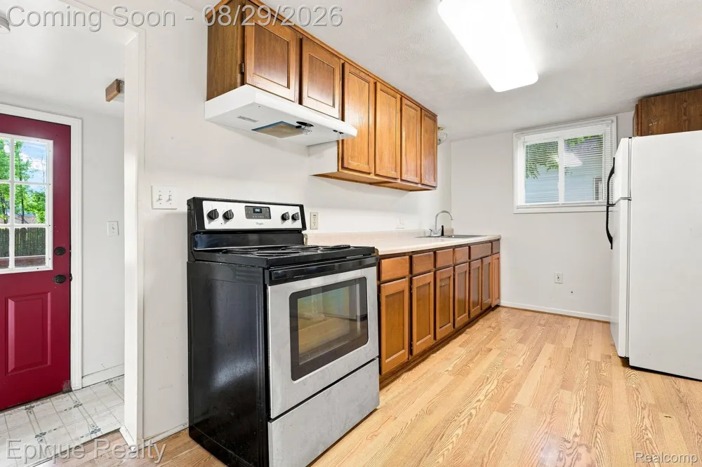 816 Comfort Street Lansing City, MI 48915