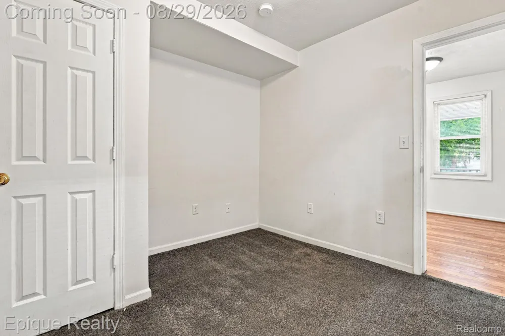 816 Comfort Street Lansing City, MI 48915