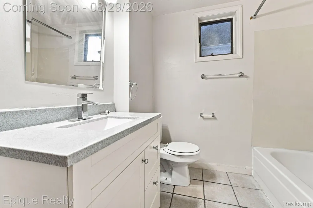 816 Comfort Street Lansing City, MI 48915