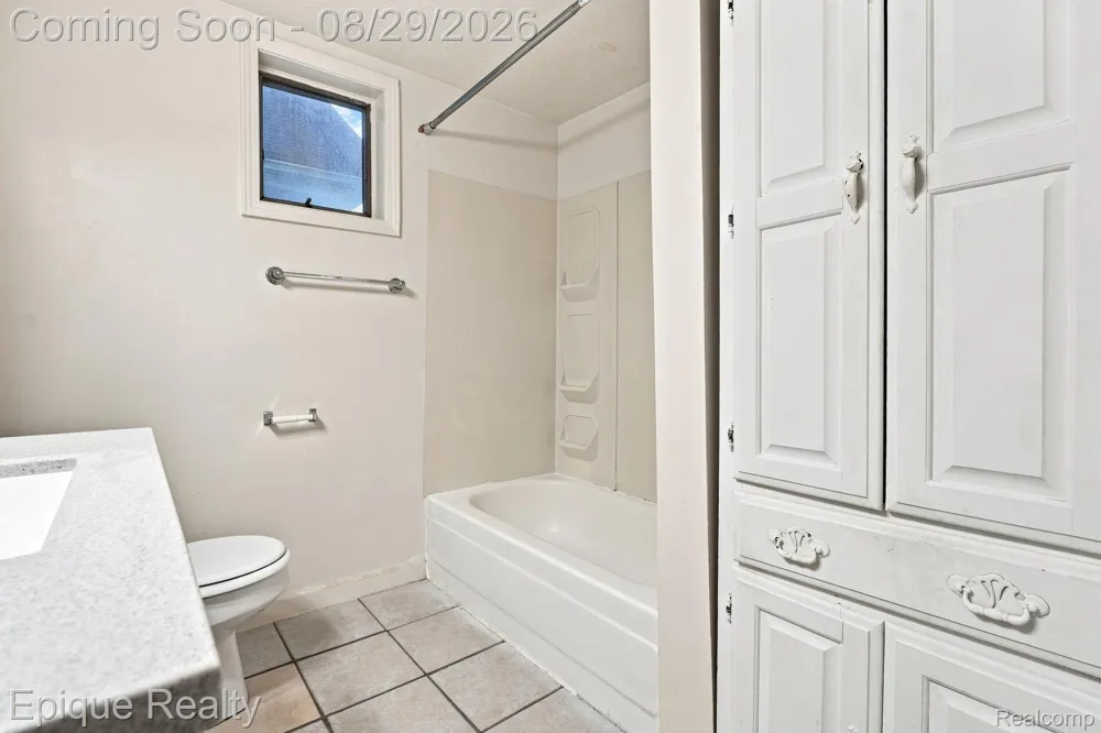 816 Comfort Street Lansing City, MI 48915