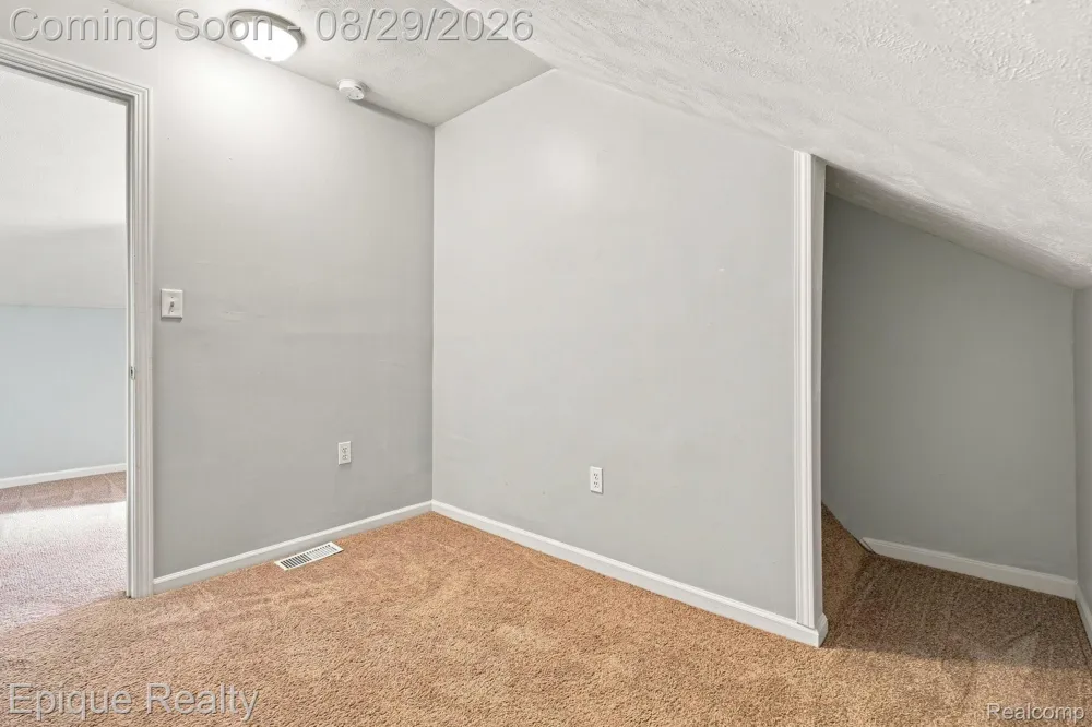816 Comfort Street Lansing City, MI 48915