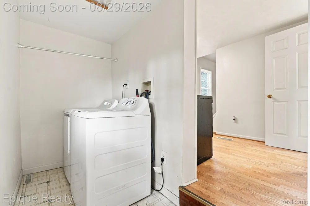816 Comfort Street Lansing City, MI 48915