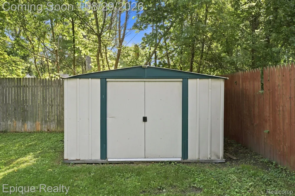 816 Comfort Street Lansing City, MI 48915
