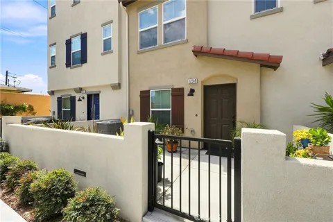 22318 Lily Ct