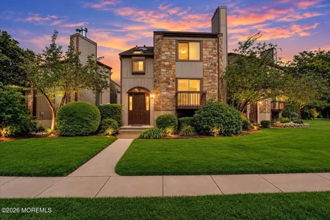 17 Emerald Lane