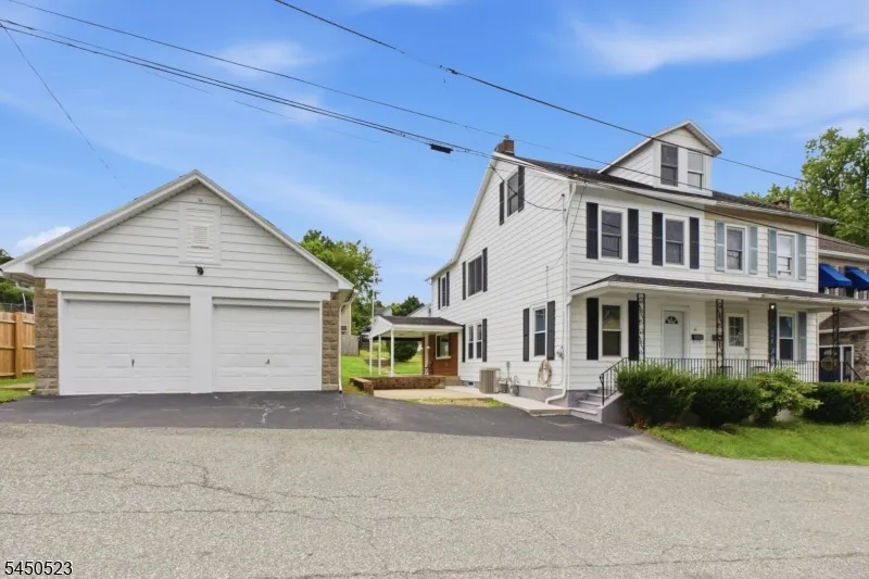 34 N Prospect St Lopatcong, NJ 08865