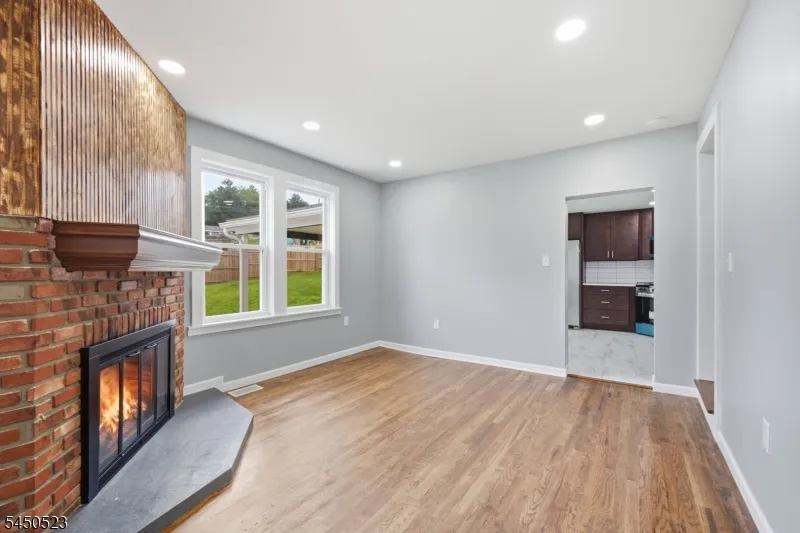34 N Prospect St Lopatcong, NJ 08865
