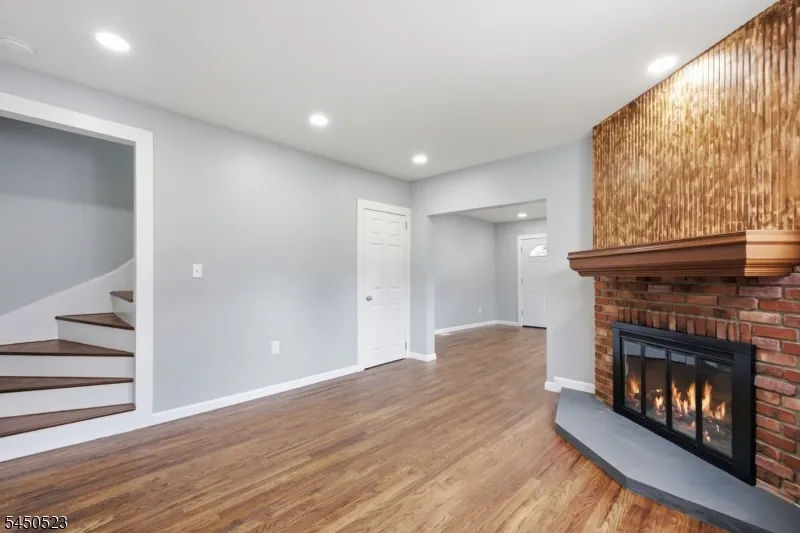 34 N Prospect St Lopatcong, NJ 08865
