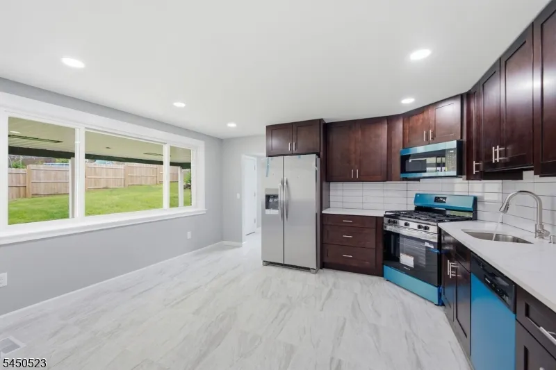 34 N Prospect St Lopatcong, NJ 08865