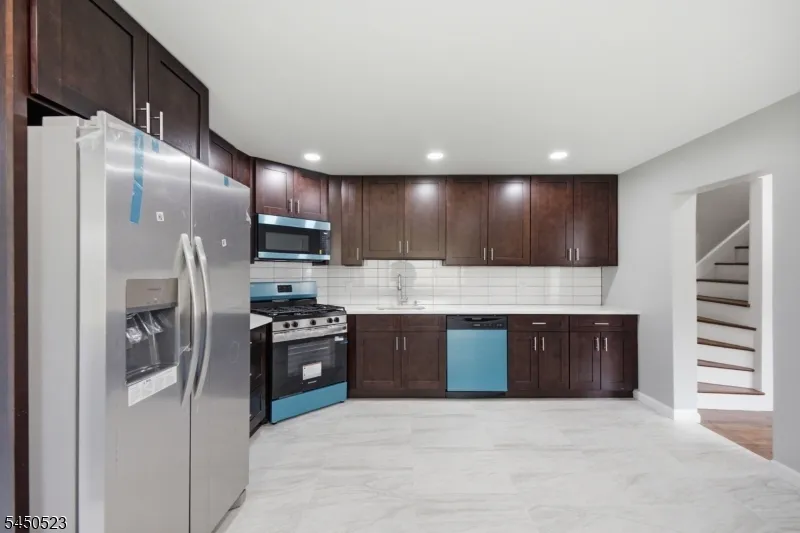 34 N Prospect St Lopatcong, NJ 08865