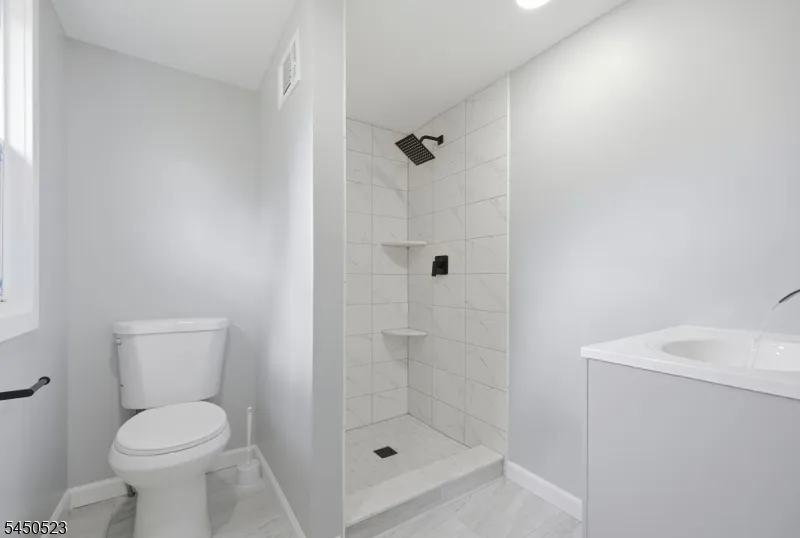 34 N Prospect St Lopatcong, NJ 08865