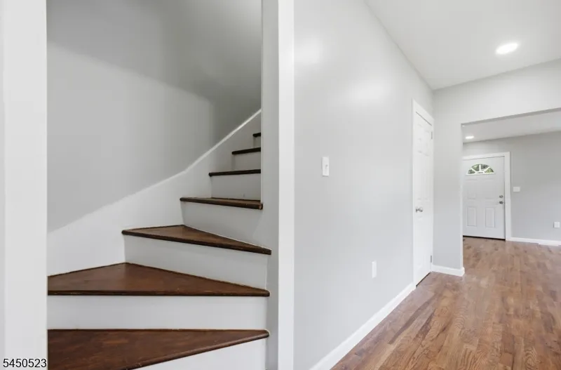 34 N Prospect St Lopatcong, NJ 08865