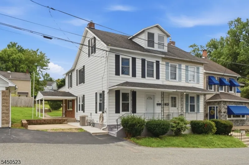 34 N Prospect St Lopatcong, NJ 08865