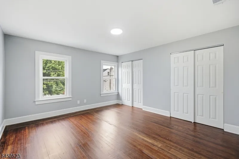 34 N Prospect St Lopatcong, NJ 08865