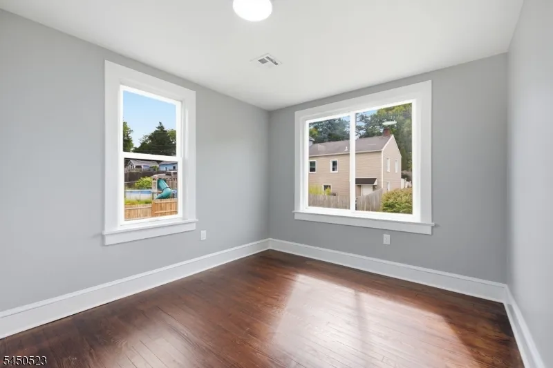 34 N Prospect St Lopatcong, NJ 08865