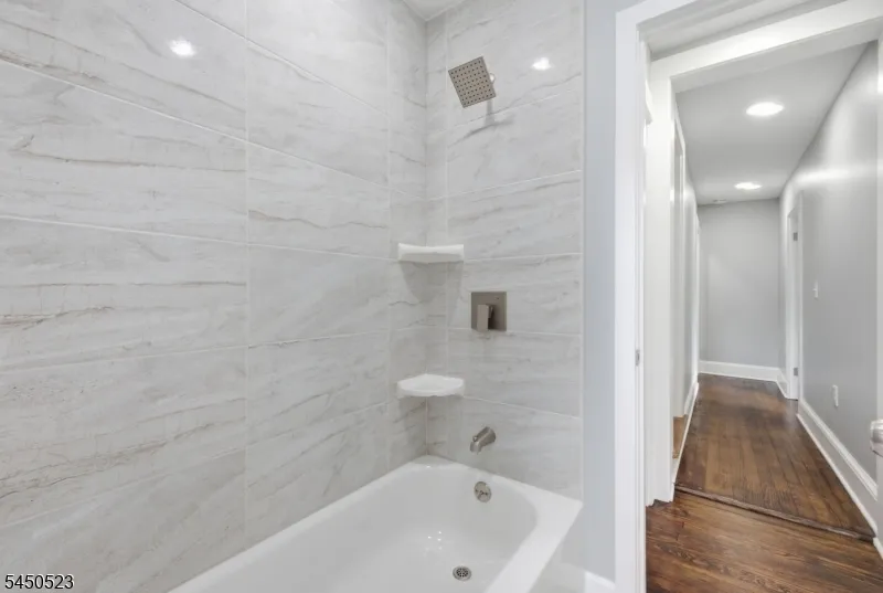 34 N Prospect St Lopatcong, NJ 08865