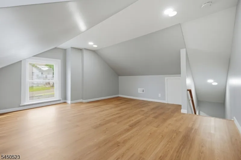 34 N Prospect St Lopatcong, NJ 08865