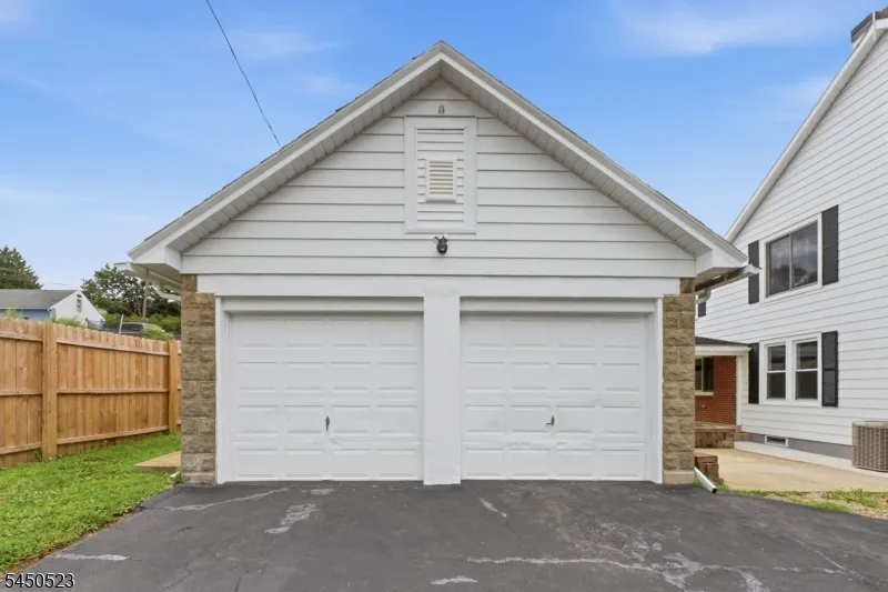 34 N Prospect St Lopatcong, NJ 08865