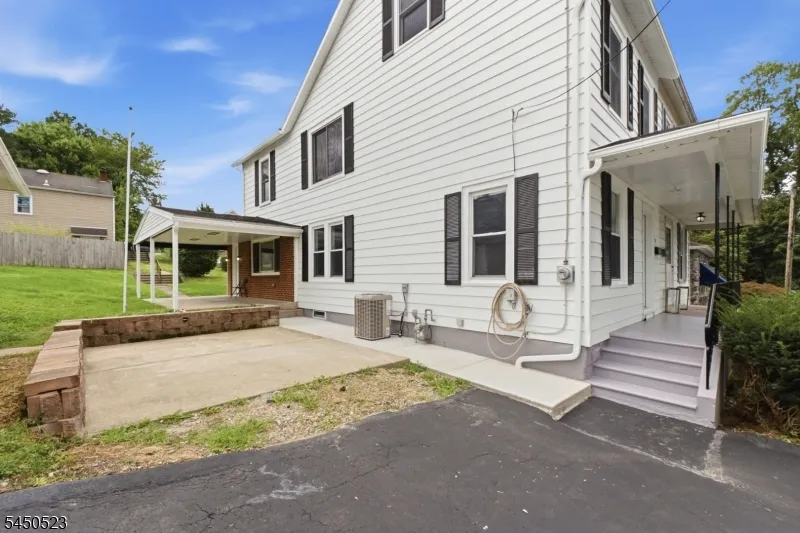 34 N Prospect St Lopatcong, NJ 08865