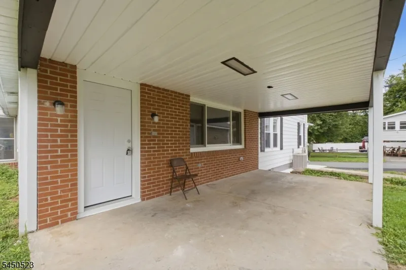 34 N Prospect St Lopatcong, NJ 08865